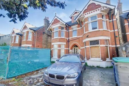 Spacious Ealing Broadway Apartment Londres Exterior foto