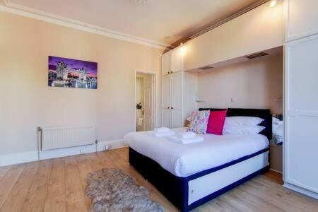 Spacious Ealing Broadway Apartment Londres Exterior foto